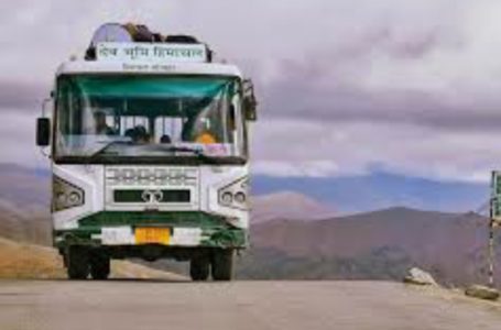 नेरवा के पास झिकनीपुल मार्ग पर न्योटी में हिमाचल परिवहन निगम की दो बसों में आपस टक्कर से नौ यात्री घायल ।