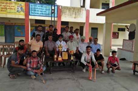 शिवपुर में बलविंदर सिंह बल्ली मेमोरियल क्रिकेट टूर्नामेंट फाइनल मैच में पांवटा की टीम ने 30 रन से शिवपुर को  हराया ।