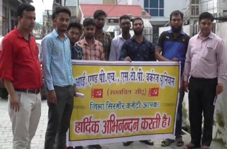 जानिए कहां :- बिना नोटिस के निकाले ठेकेदार ने 10 मजदूर ।