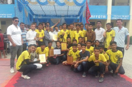 कफोटा में चार दिवसीय अंडर-19 छात्र वर्ग जोनल खेलकूद एवम् सांस्कृतिक प्रतियोगिताओं का हुआ समापन | विजेता टीम को साधू राम चौहान ने किया समानित |