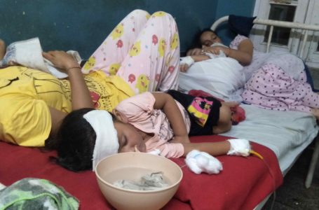 अस्पताल की बड़ी लापरवाही, चिल्ड्रन वार्ड में एक ही बेड पर भर्ती किए जा रहे 2-3 बच्चे