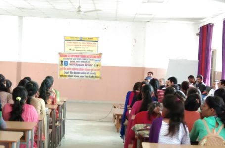 वित्तीय साक्षरता शिविर में छात्रों को बताई केंद्र सरकार की विभिन्न  विभिन्न योजनाएं ।