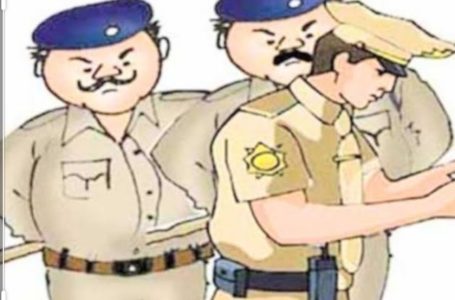 अपने कर्तव्यों में लापरवाही बरतने वाले एक दर्जन पुलिस कर्मियों को तय सेवाकाल से पांच साल पहले रिटायर करने की सजा |