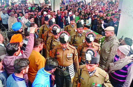 नयनादेवी के जांबाज की अंतिम यात्रा में उमड़ा जनसैलाब