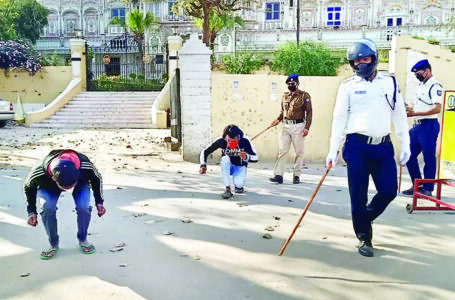 जिला में आदेशों की अवहेलना पर पुलिस ने कसा शिकंजा; फैक्टरी मालिक और मैनेजर पर मामला दर्ज, रोड पर स्कूटी चलाना भी पड़ा महंगा