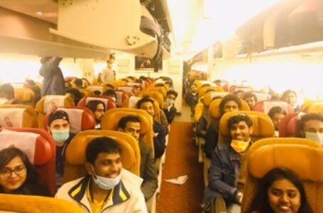 इटली में फंसे 263 भारतीय छात्रों को लेकर दिल्ली पहुंचा एयर इंडिया का विमान |