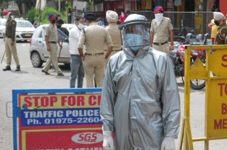 कोरोना वायरस संक्रमण से बचाव के लिए पुलिस को दी  पीपीई किट्स |