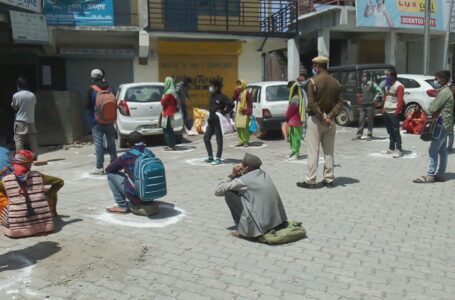 राशन डिपो से गांव राशन पहुंचाने के लिए एसडीएम संगड़ाह द्वारा सरकारी गाड़ी उपलब्ध करवाई |