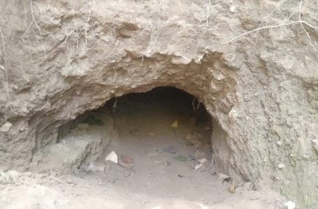 पांवटा साहिब के कुंभी वाला धर्मकोट गांव में जंगल मे लंबी सुरंग खुदी मिलने से ग्रामीणों में दहशत ।
