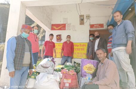 दुगाना गांव की अच्छी पहल-दुगाना गांव के लोगों ने जरूरतमंद लोगों को बांटा राशन