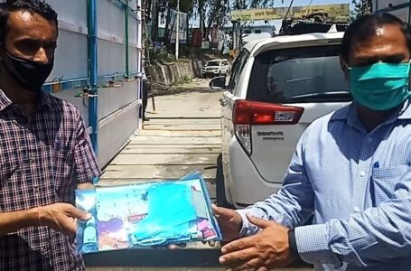 दूसरे चरण के विजेता हेमराज राणा को आज उपायुक्त ने दिया इनाम