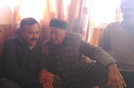 पूर्व मुख्‍यमंत्री  वीरभद्र सिंह ने मंगलवार काे 87वां जन्मदिन होली लॉज में काटा गया केक |
