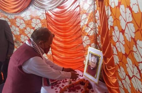 सुरेश भारद्वाज ने आज पूर्व प्रधानमंत्री भारत रत्न स्वर्गीय अटल बिहारी वाजपेई की पुण्यतिथि पर उन्हें श्रद्धांजलि अर्पित की