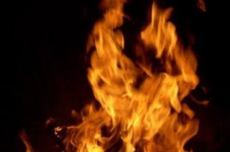 चूल्हा जलाते वक़्त पूरी तरह आग में  झुलसी 20 वर्षीय युवती ,सेनिटाइजर बना मौत कारण