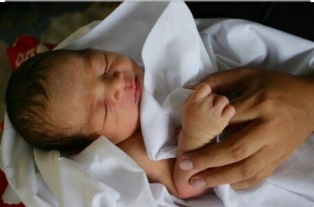 कोरोना संक्रमित गर्भवती महिला ने स्वस्थ शिशु को दिया जन्म ,रिपोर्ट आई नेगेटिव