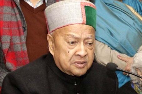 पूर्व मुख्यमंत्री वीरभद्र सिंह ने केंद्र सरकार से सभी प्रकार के कर्जों की ईएमआई जमा करवाने की छूट देने की मांग
