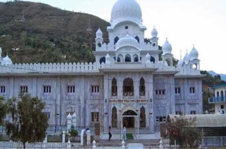 मंदिरों के बाद श्रद्धालुओं के लिए खुल रहे  गुरुद्वारे