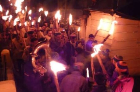 पारंपरिक अंदाज में भराड़ी पूजन व हुशु कहलाने वाली मशालों को जलाकर मनाया आठों पर्व