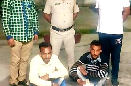 कांशीपुर में पुलिस ने दो लोगों को 30 लीटर कच्ची शराब के साथ धर दबोचा