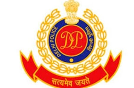 दिल्ली पुलिस की भर्ती परीक्षा में दो परीक्षार्थियों को इलेक्ट्रॉनिक डिवाइस से नकल करते पकड़ा