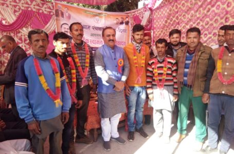 शिलाई : नई पंचायत बिंडला दिगवा में 6 परिवारों ने कांग्रेस छोड़ कर भाजपा का दामन थामा