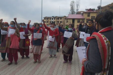 विनीता हत्या प्रकरण को लेकर महिला समिति ने निकाली रैली