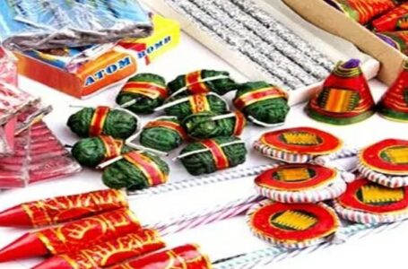 निर्धारित स्थलो पर ही विक्रय कर सकेगें पटाखे व अतिषबाजी -ः एस0डी0एम0