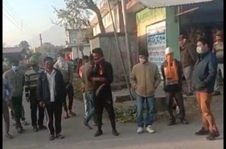 नायब तहसीलदार इन्दर कुमार ने औचक निरिक्षण कर लोगों को किया कोरोना वायरस के बारें में जागरूक