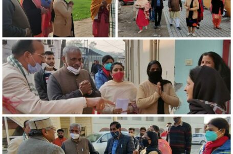 यदि काम किए होते तो गलियों की खाक नही छानते मंत्री जी ,अब की बार मंत्री की साख दांव पर