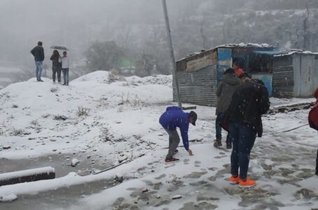 डेढ़ दर्जन पंचायतों का संपर्क क्षेत्र व दुनिया के अन्य हिस्सों से टूटा ,हिमपात से संगड़ाह की चार मुख्य सड़कें बंद