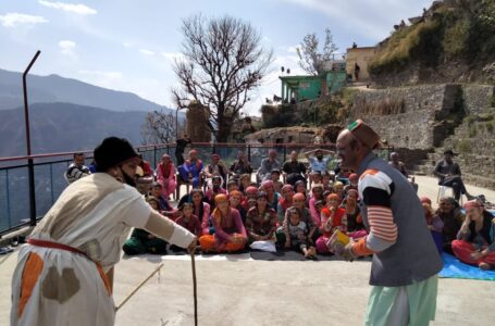 सिरमौर में गीत संगीत के माध्यम से दी जा रही सरकार की कल्याणकारी योजनाओं की जानकारी