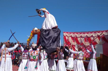 शिलई : गिरिपार क्षेत्र की प्राचीन संस्कृति हाथी नृत्य और तलवार नृत्य की प्रस्तुति दे कर लोगों को किया जागृत