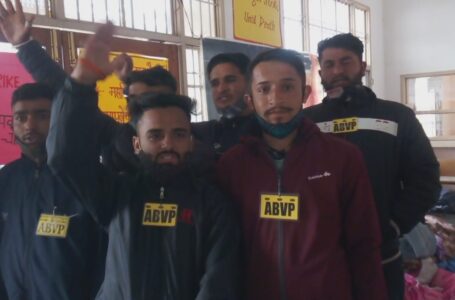 भाजपा नेताओं, एसडीएम व प्राचार्य के खाली पद आश्वासन के बाद अनिश्चितकालीन अनशन समाप्त