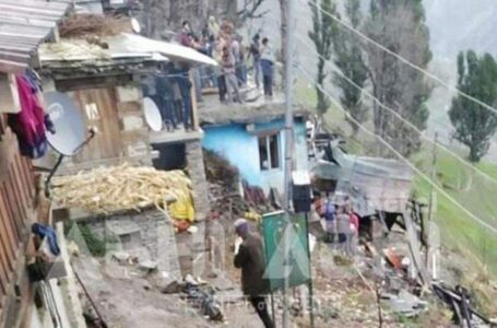 एक घर में लगी आग,दो बच्चों के साथ चार लोगों की दम घुटने से मौत ,9 मवेशी जिंदा जल जले