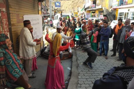सरस्वती कला मंच द्वारा गीत व नाटकों के माध्यम से टीबी के प्रति किया जागरूक