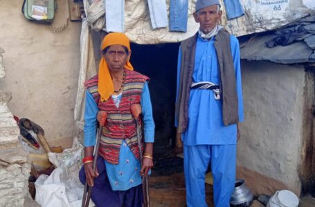 पशुशाला में रह रहे बसिया राम के परिवार को मकान निर्माण के लिए मदद की अपील