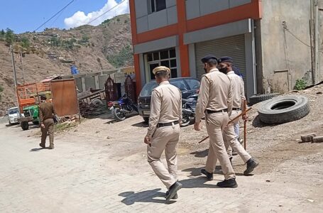 पुलिस ने बाजार मे किया फ्लैग मार्च व निरीक्षण ,सुबह 11 तथा बाद दोपहर डेढ़ बजे संगड़ाह में दिखी जवानों की कदम ताल