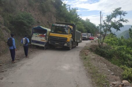 ट्रक खराब होने से शुक्रवार को संगड़ाह-नाहन मार्ग करीब 17 घंटे बंद रहा