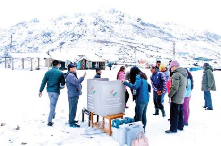 उपचुनाव को लेकर लाहुल में बर्फीले रास्तों से होकर मतदान केंद्र तक पहुंचेंगी पोलिंग पार्टियां