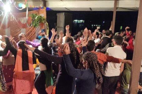 श्रीमद् भागवत सप्ताह की आखरी सांस्कृतिक संध्या में स्थानीय लोक गायकों ने भजन व सिरमौरी भक्ति गीतों से वाहवाही लूटी