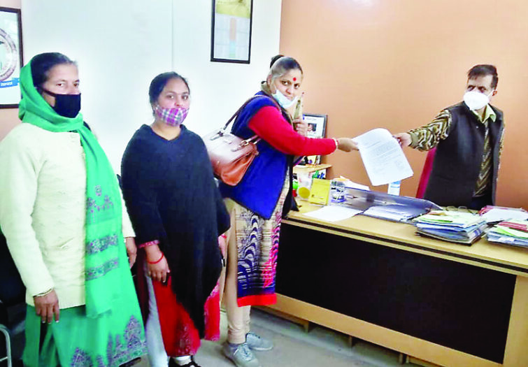 अस्पताल की अव्यवस्थाओं को लेकर अखिल भारतीय जनवादी महिला समिति ने खोला मोर्चा