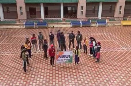 खाली पदों के मुद्दे पर 24 घंटे तक अनशन पर बैठेंगे छात्र