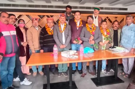 हिमाचल गौरव अवार्ड मिलने पर पांवटा दून प्रेस कल्ब ने पत्रकार श्यामलाल पुंडीर को किया स्मानित