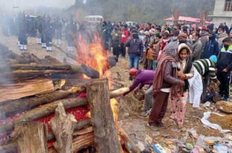 शहीद सुरेंद्र ढटवालिया पार्थिव देह का राजकीय सम्मान के साथ हुआ अंतिम संस्कार ,बेटी ने दी मुखाग्नि