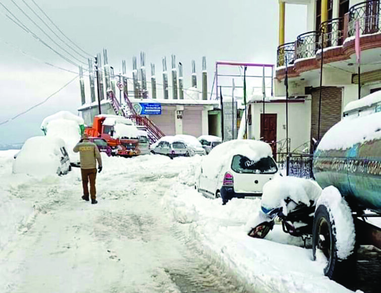 प्रदेश में भारी बारिश और बर्फबारी के बाद शनिवार से मौसम साफ