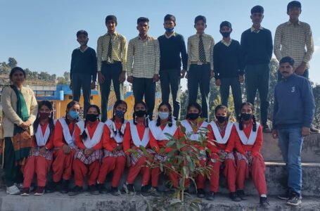 अम्बोया स्कुल में 15 से 18 साल के बच्चों ने COVID-19 के बचाव हेतु लगवाया वैक्सीन टीका
