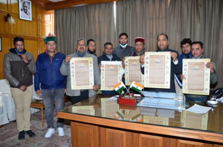 अखिल भारतीय राष्ट्रीय शैक्षिक महासंघ द्वारा मुद्रित कलेंडर  मुख्यमंत्री जयराम ठाकुर के हाथों लॉन्च