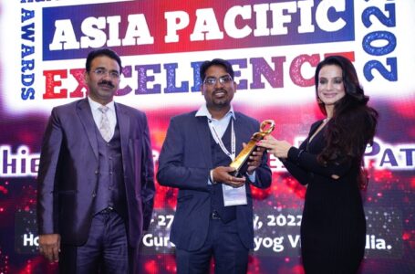 बॉलीवुड अभिनेत्री अमीषा पटेल ने अनुराग गुप्ता को  एशिया पेसिफिक एक्सीलेंस अवार्ड 2022 से किए सम्मानित