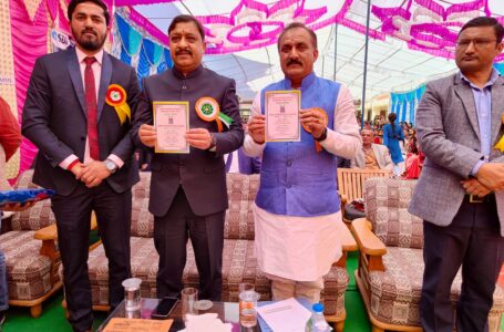 शिलाई कालेज पुस्तकालय में किताबो के लिए सांसद सुरेश कश्यप ने की 3 लाख रुपए देने की घोषणा