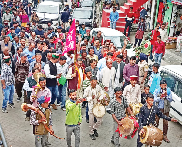 हरिपुरधार में उपायुक्त सिरमौर रामकुमार गौतम ने किया विधिवत शुभारंभ, जयकारों से गूंजी  वादियां